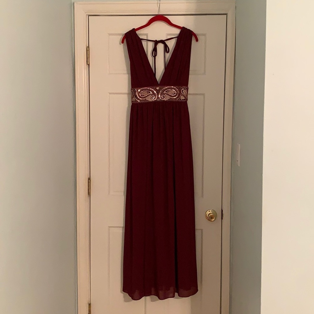 Soiéblu from forever 21, size small. Maroon with gold sequin long dress